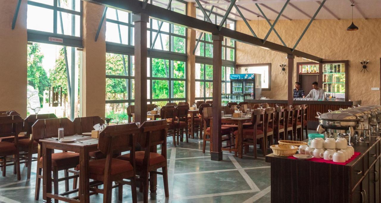 Royal Tiger Luxury Resort 4 Star Sauraha Exterior foto