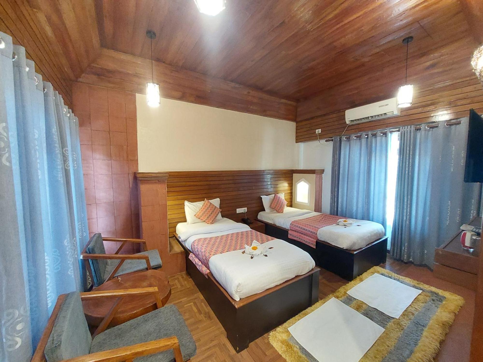 Royal Tiger Luxury Resort 4 Star Sauraha Exterior foto