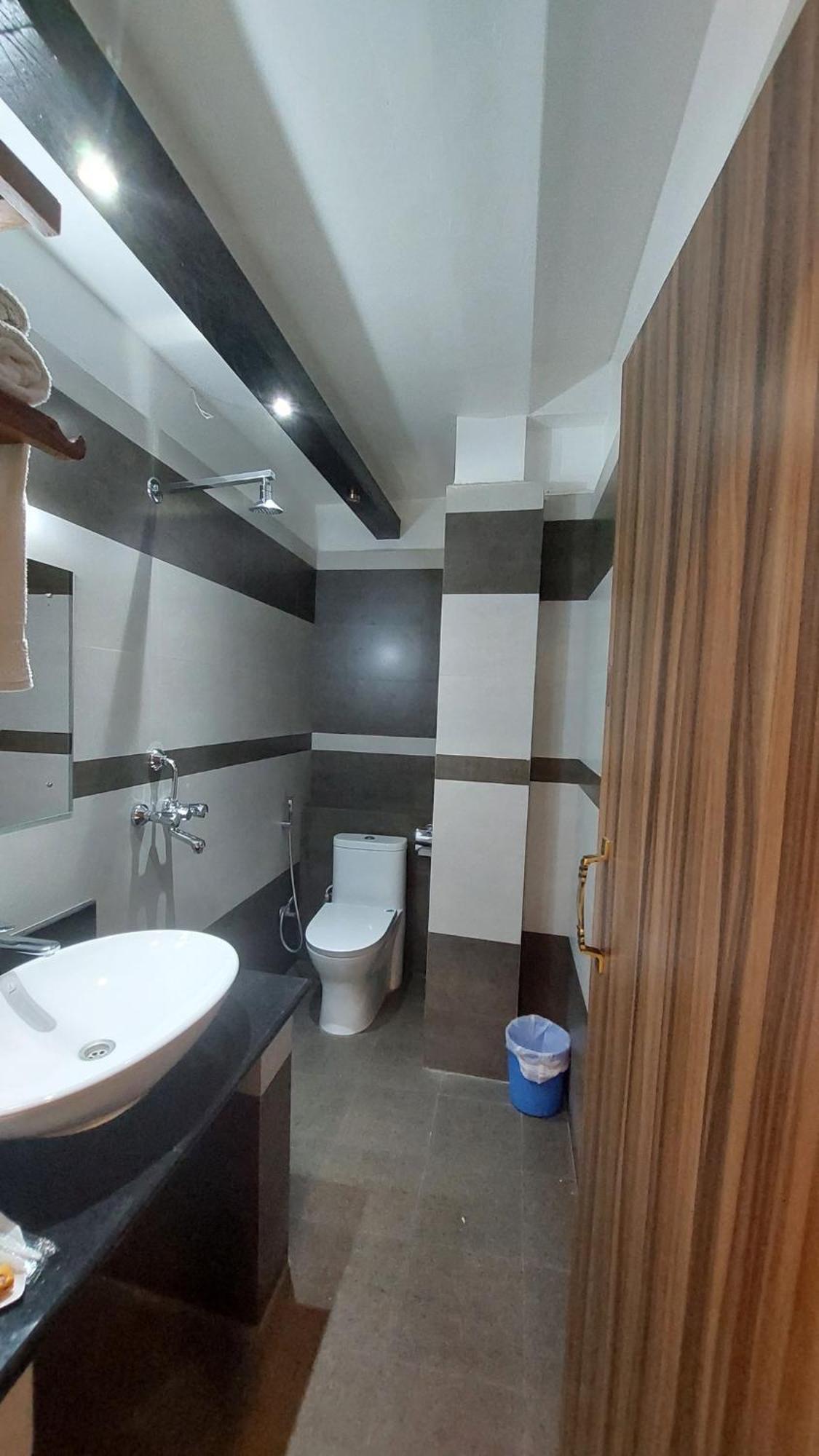 Royal Tiger Luxury Resort 4 Star Sauraha Exterior foto