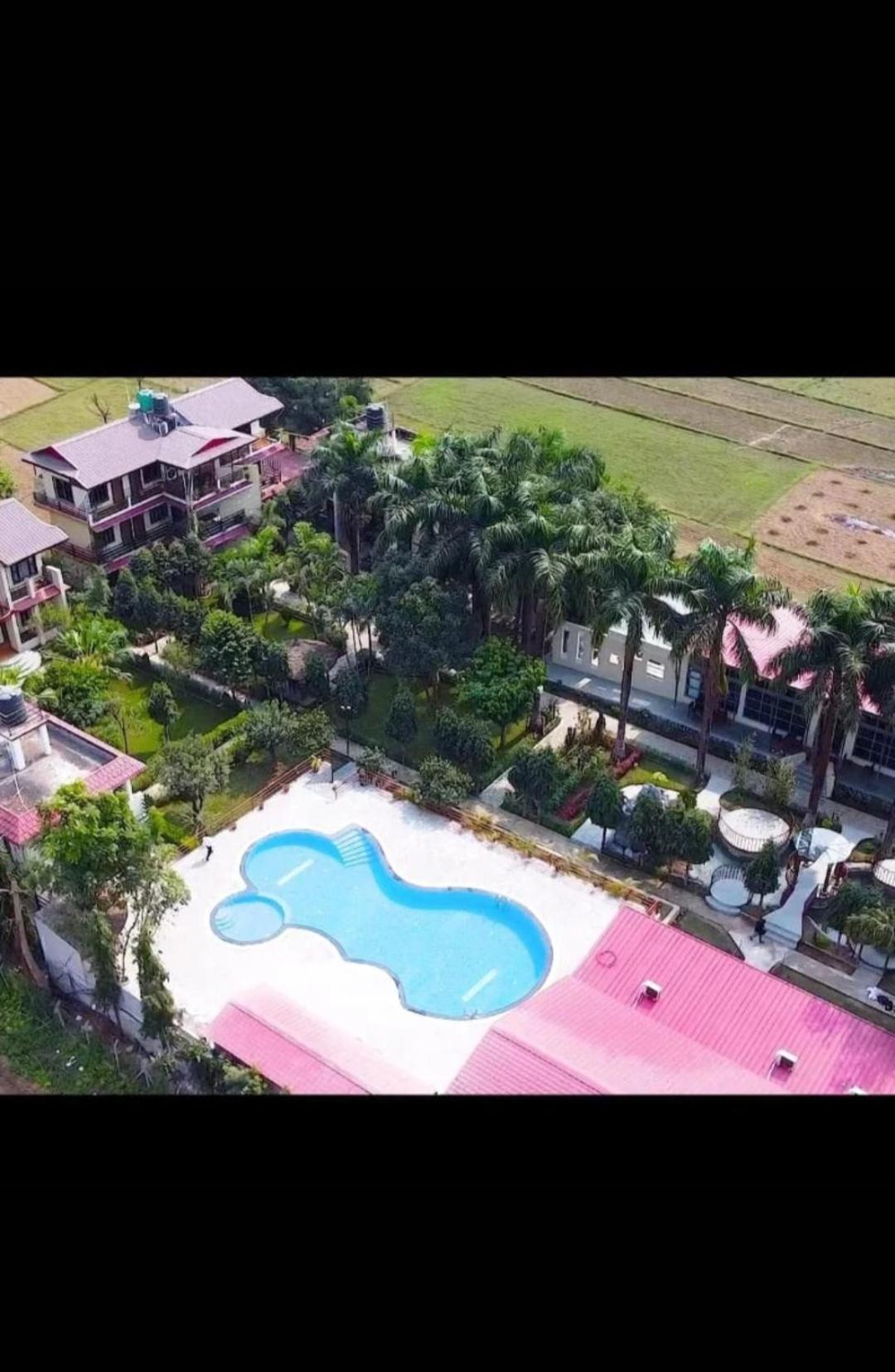 Royal Tiger Luxury Resort 4 Star Sauraha Exterior foto