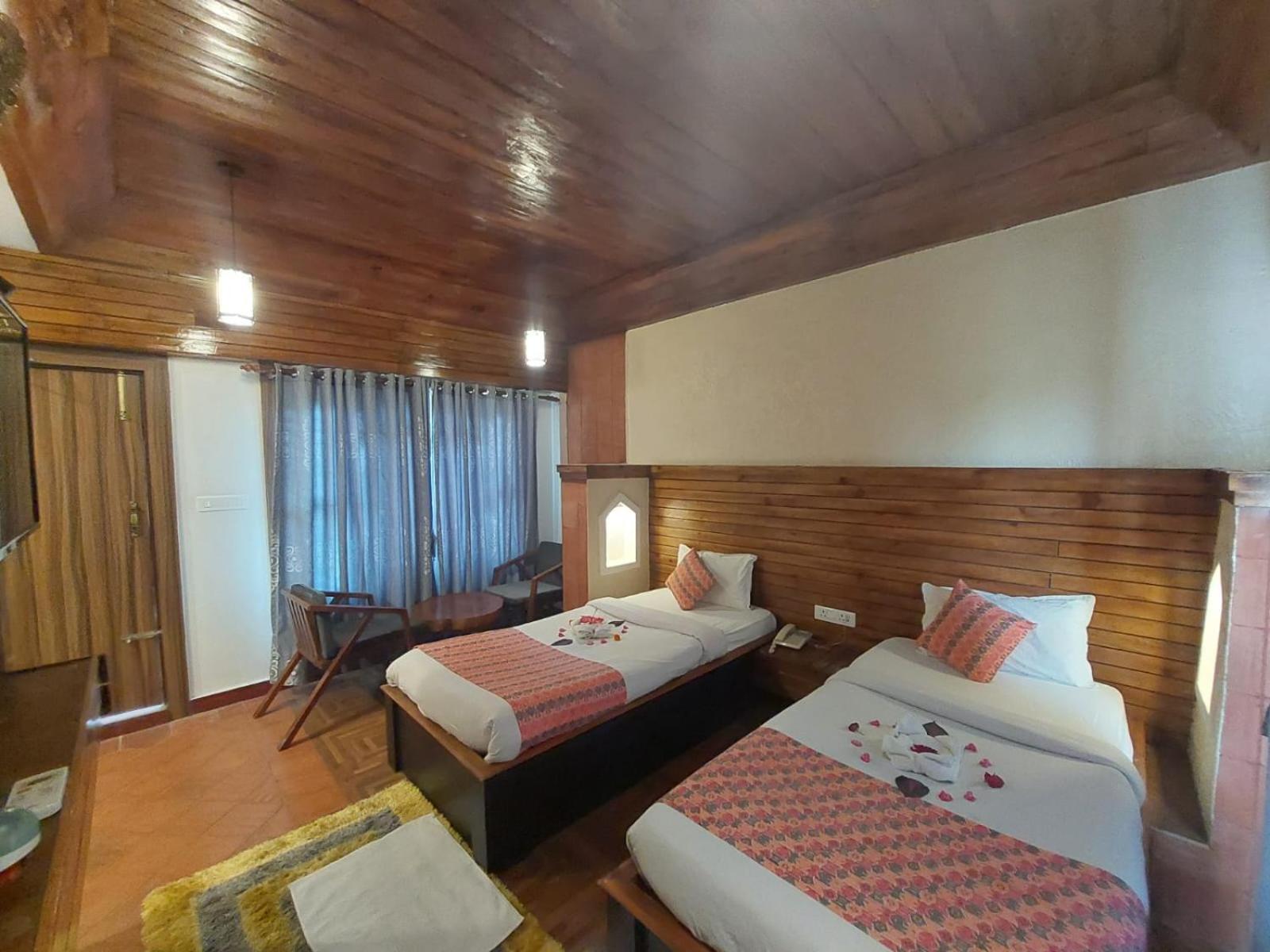 Royal Tiger Luxury Resort 4 Star Sauraha Exterior foto